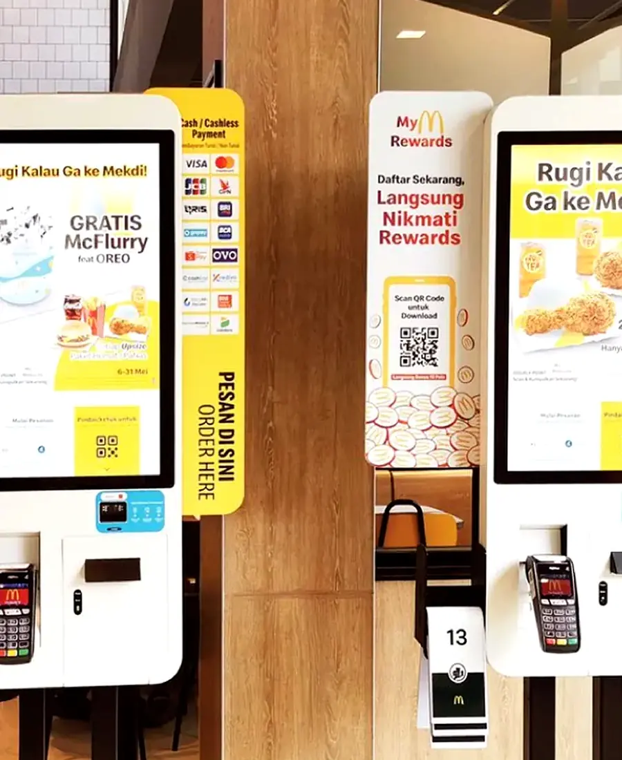 Area makan dan pelayanan restoran